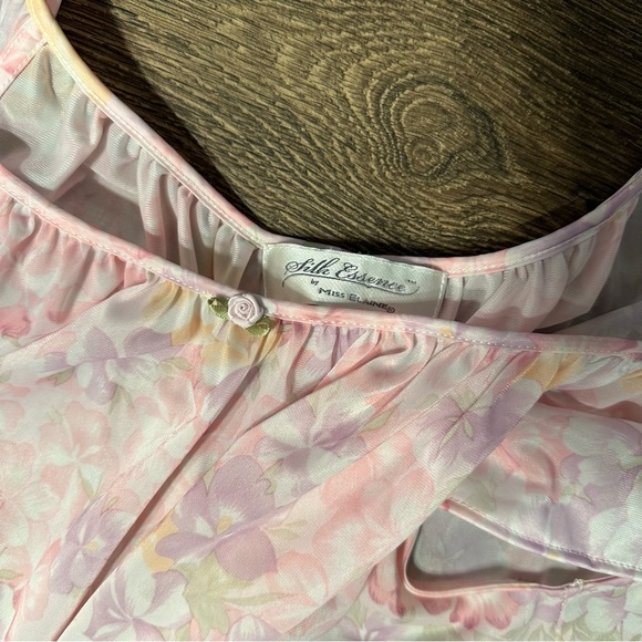 Sexy Vintage Silk Essence by
Miss Elaine Floral night gown size Xl - Picture 13 of 14